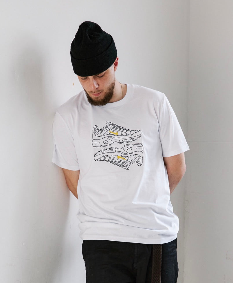 Trainer outline embroidery tee